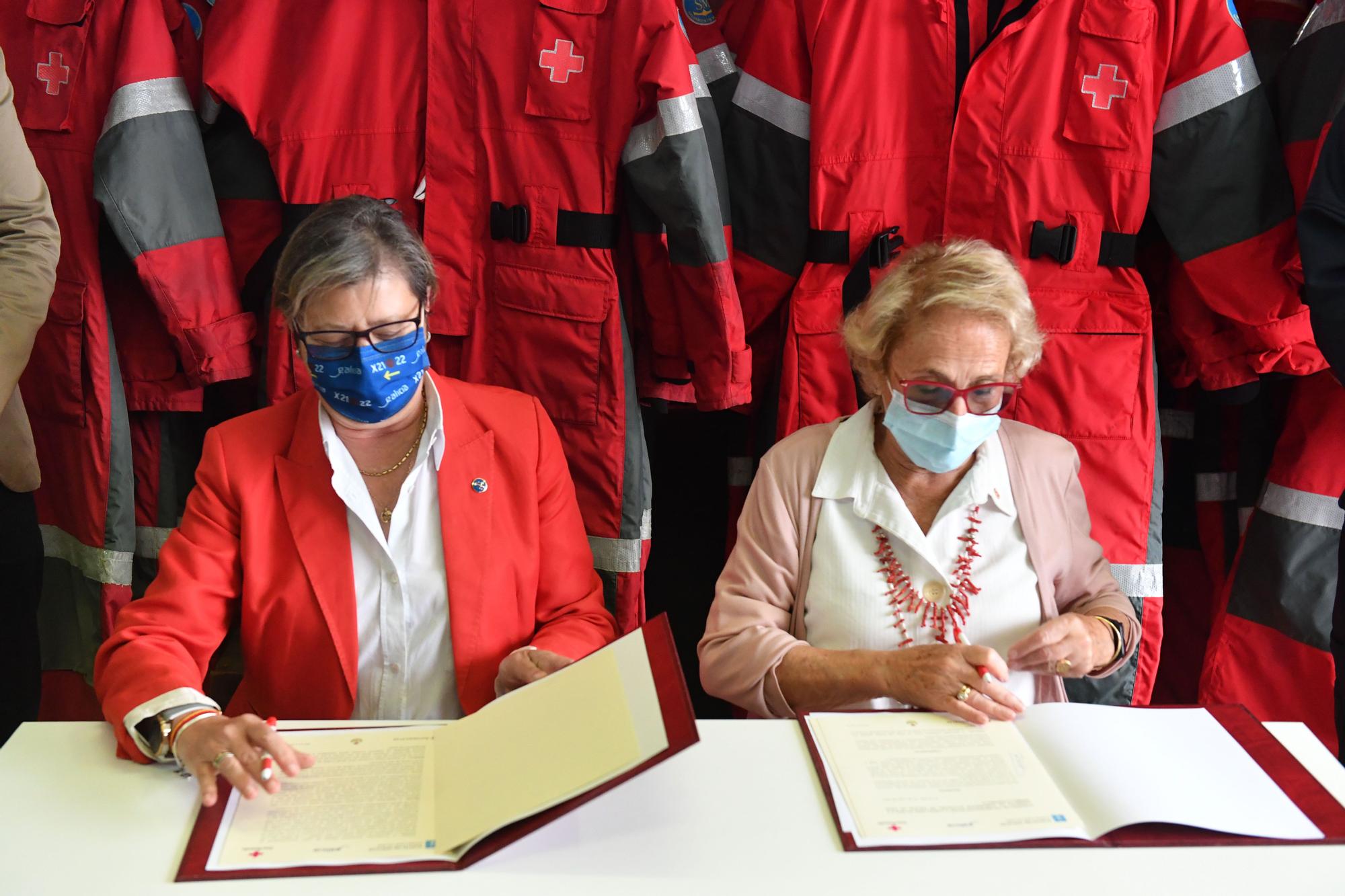 Cruz Roja y Salvamento firman un convenio para luchar contra la contaminación