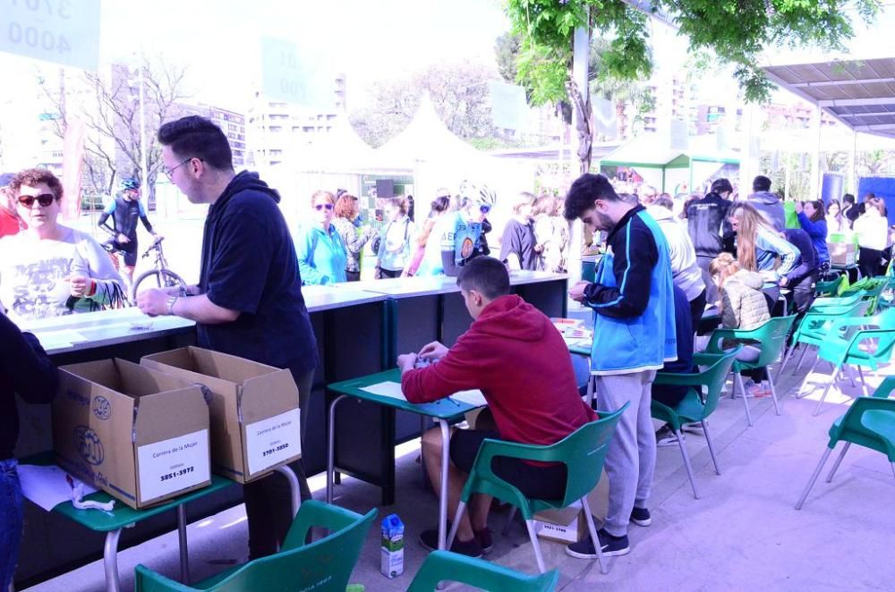 Entrega de dorsales de la III Carrera de la Mujer