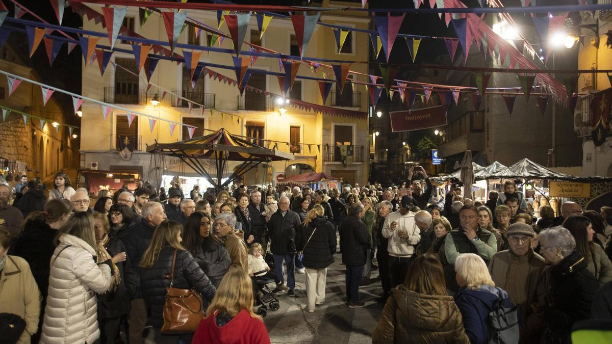 Público asistente a la reciente edición de Ontinyent Medieval.