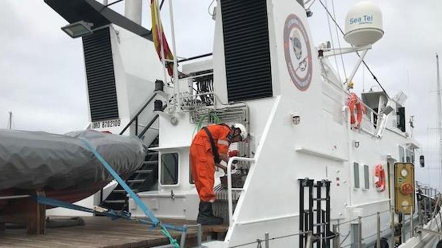 Una embarcación con la última tecnología explora los yacimientos submarinos de Formentera