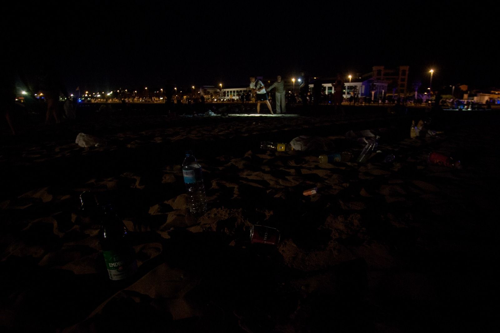 Desalojo y limpieza de las playas tras la noche de San Juan