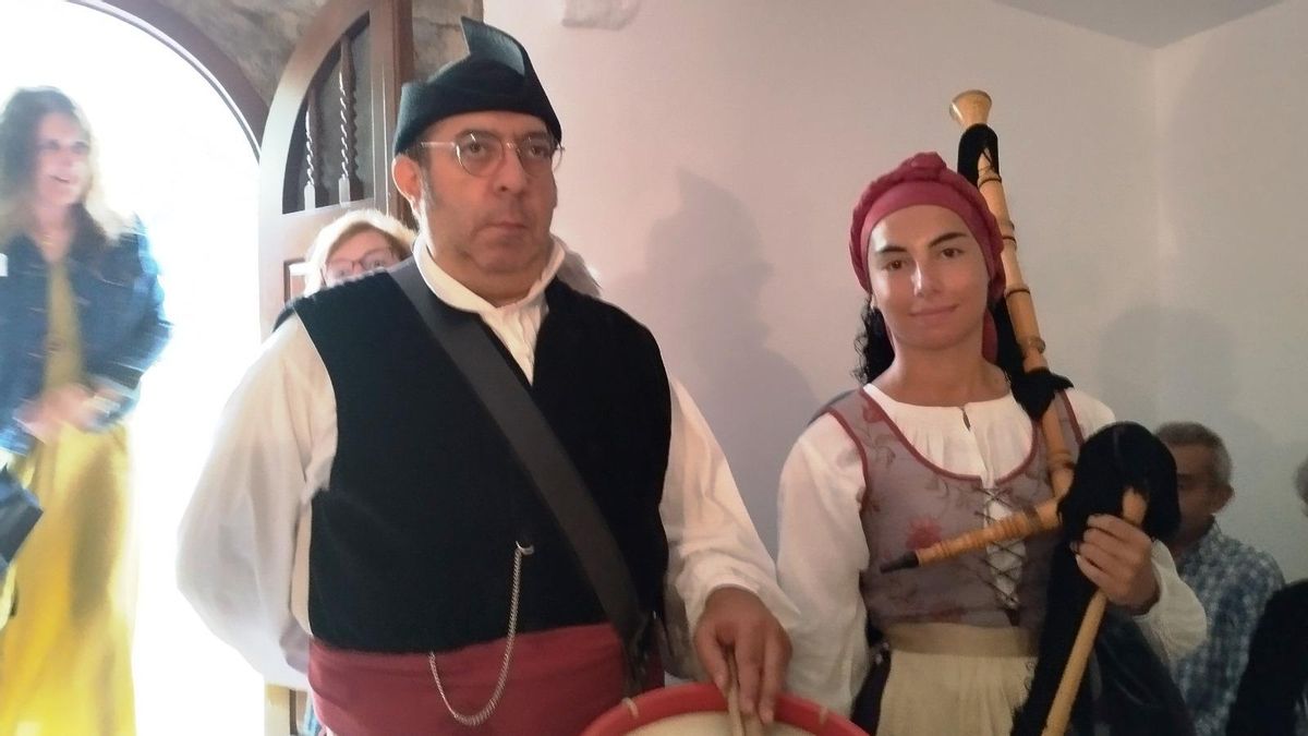 La gaitera y el tamboriteru, en Gamonéu de Onís.