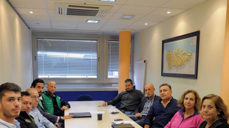 Los empresarios, ayer, al inicio de la reunión, en la FADE.