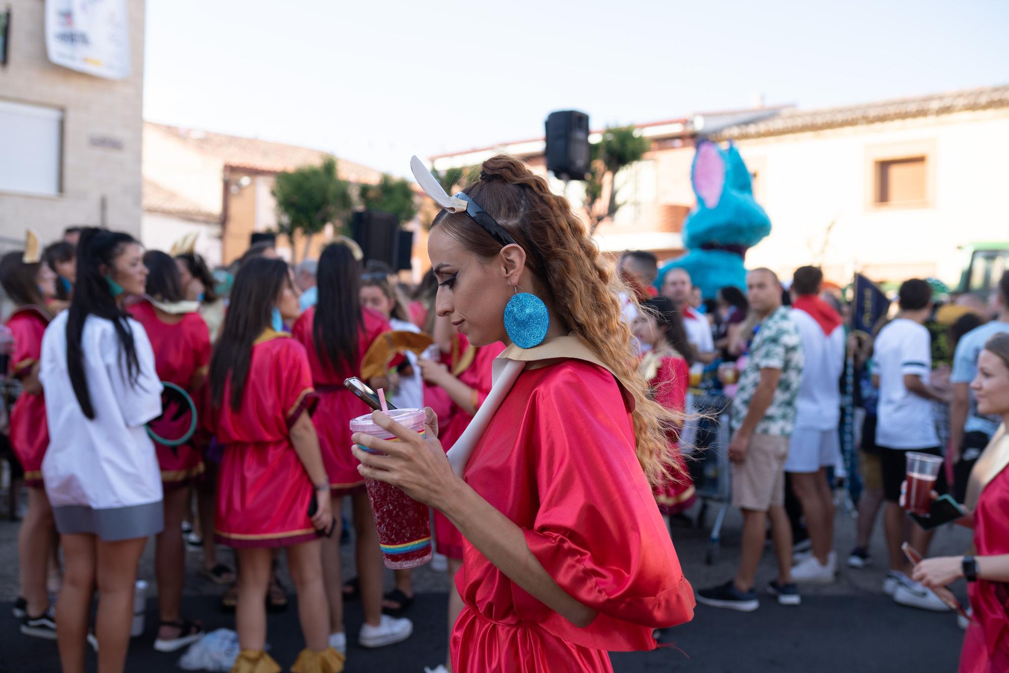 GALERIA | Coreses abre sus fiestas con las reinas y las carrozas