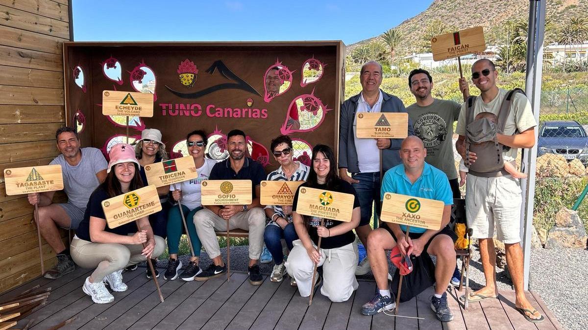 Equipo de la empresa Tunocanarias.