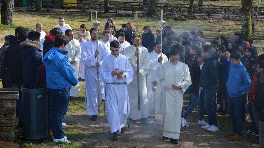 Seminaristas de toda Galicia ganan el jubileo en O Corpiño