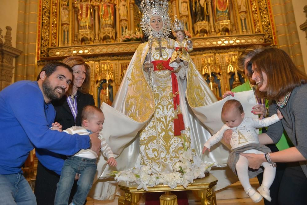 Los bebés, bajo el manto de la Fuensanta