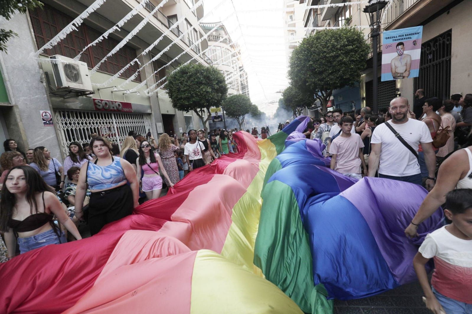 El orgullo más festivo toma Inca en un desfile multicolor