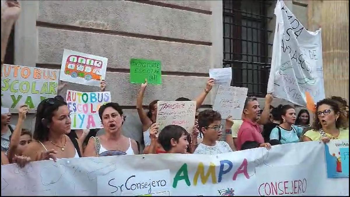 Manifestación por el transporte escolar en Murcia