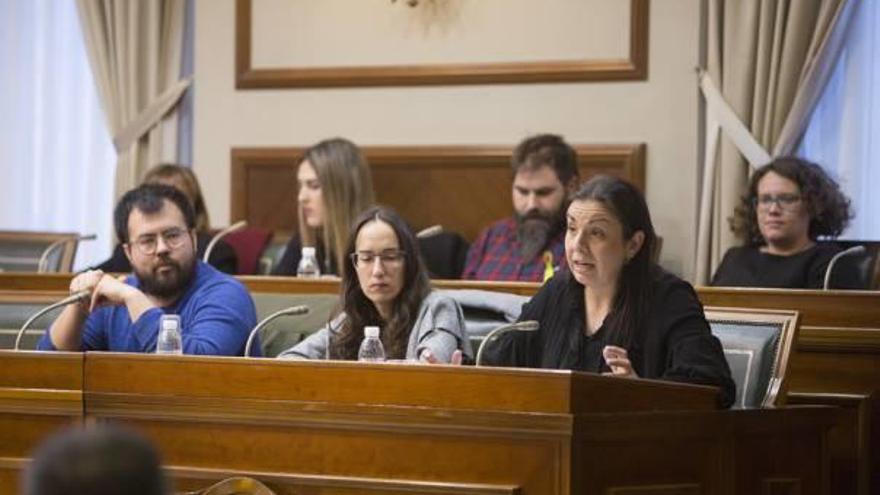 Imagen de archivo de los cinco ediles de Més Gandia en un pleno. Delante, González, Morant y Milvaques. Detrás, Ródenas e Izquierdo.