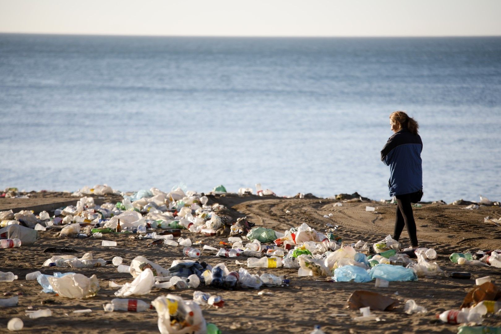 Limpieza en las playas de Málaga tras la noche de San Juan