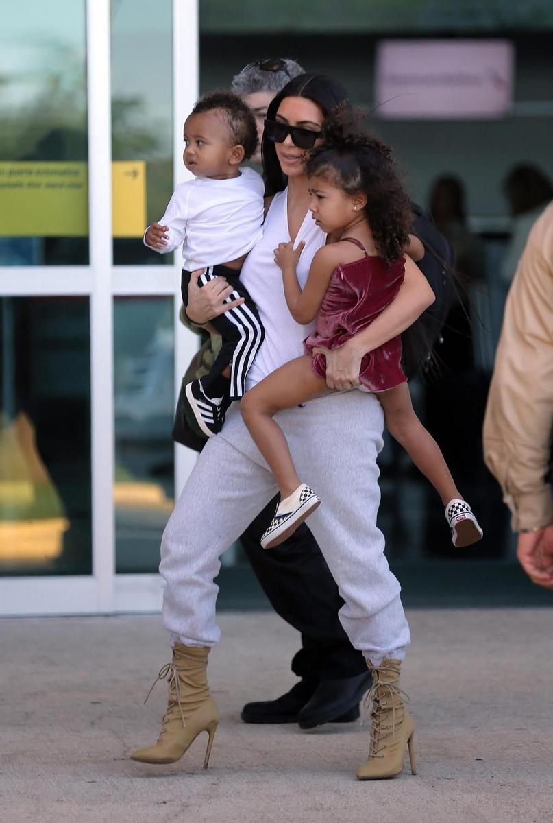 Viaje a Costa Rica: Kim Kardashian con sus pequeños Saint y North