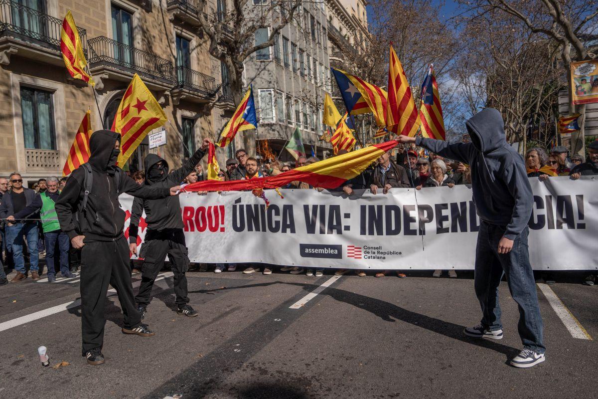 Los partidos y entidades independentistas arremeten contra el Govern y el Estado por Rodalies