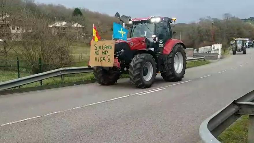 Cerco de tractores a Oviedo: así llegan a la capital la protesta del campo asturiano