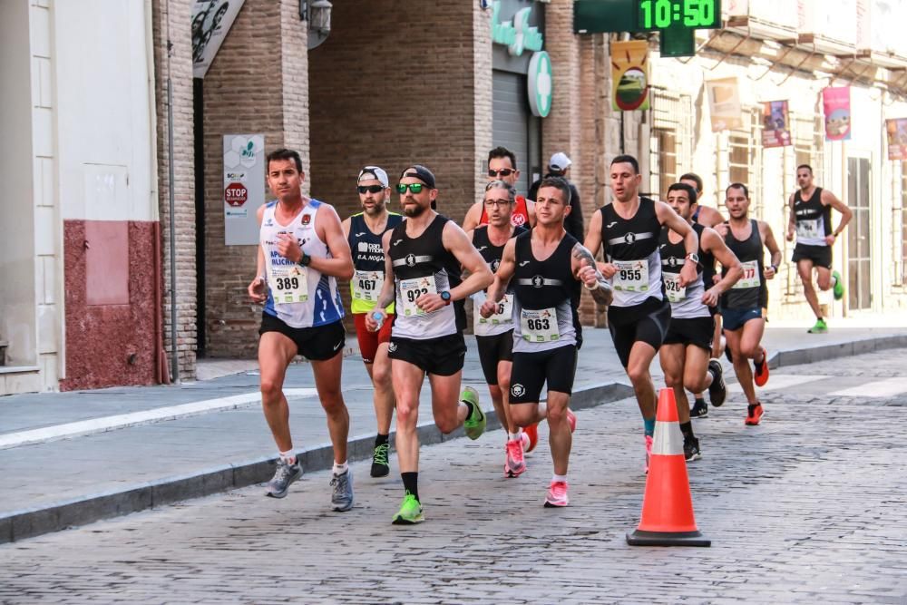 Más de 1.800 corredores participan en el Medio Maratón de Orihuela