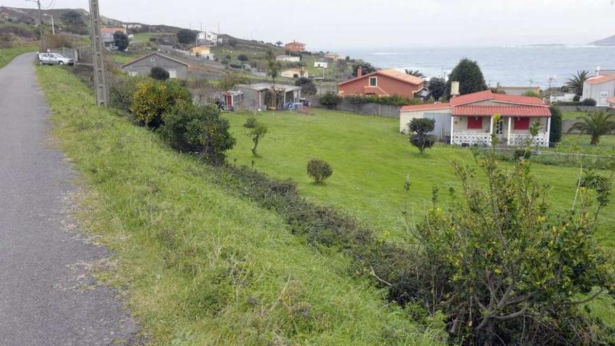 Vista de varias viviendas ubicadas en el Puerto de Suevos, en Arteixo.