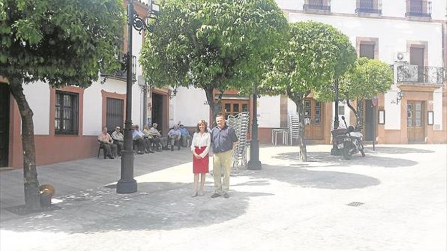 El Ayuntamiento abre al tráfico la plaza de El Charco tras su mejora