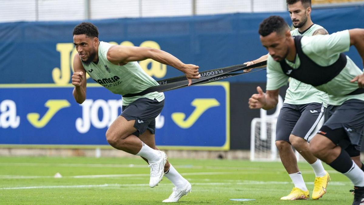 Danjuma y Coquelin,
en el entrenamiento
del Villarreal.  mediterráneo