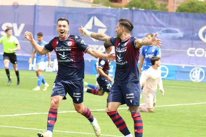 Fotogalería | Las imágenes del ascenso a Primera Federación del Extremadura en Linares