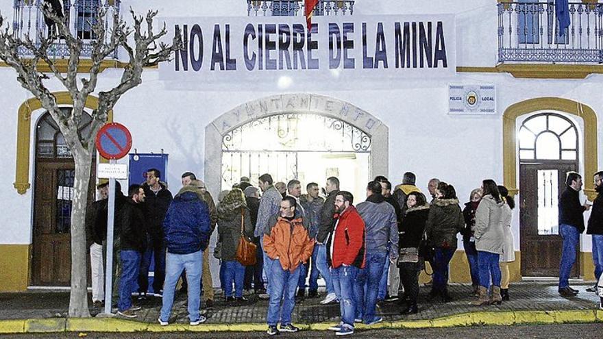 La comarca minera de Extremadura y Andalucía se une contra el cierre de la mina de Monesterio