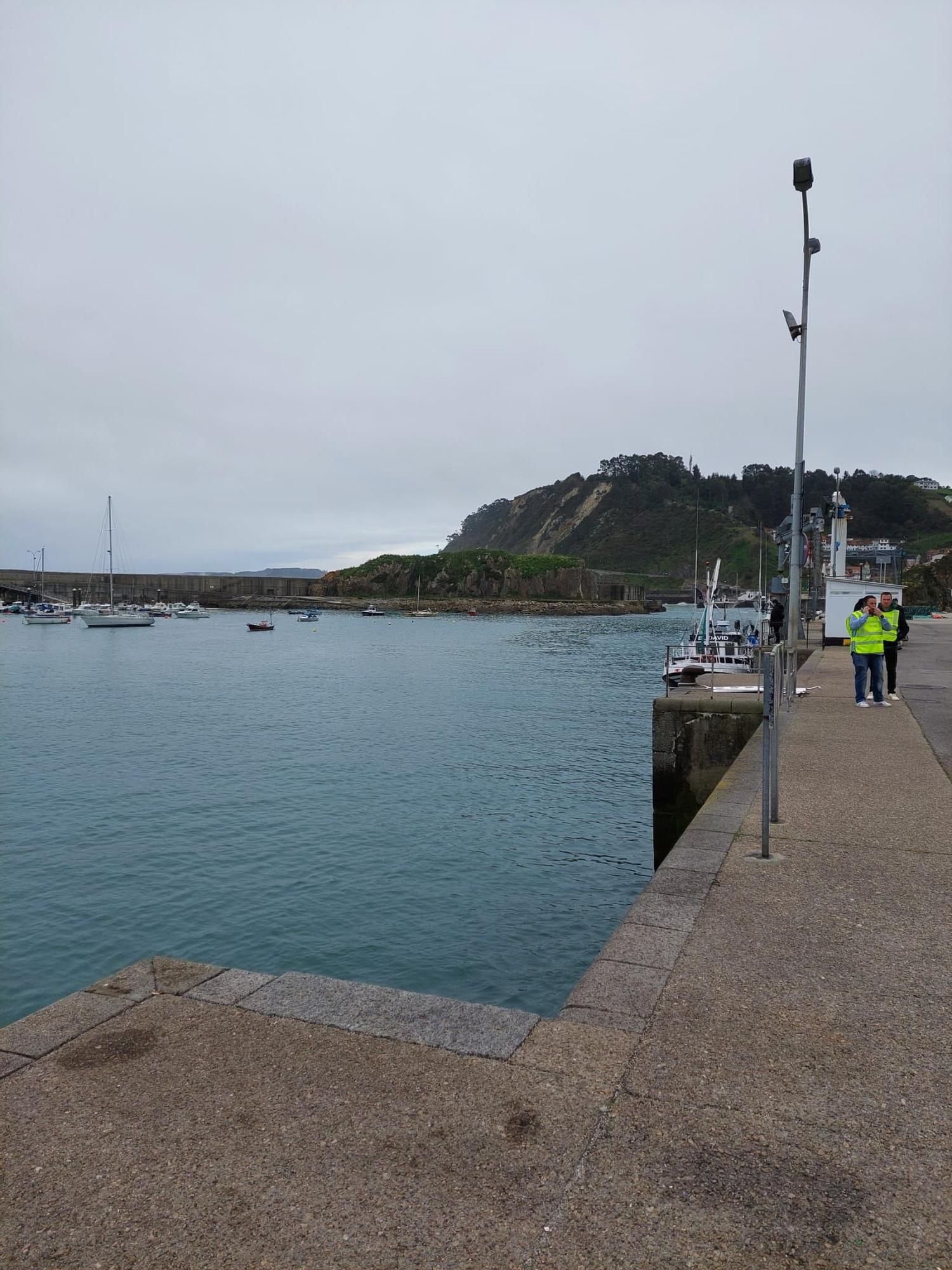 EN IMÁGENES: Dos fallecidos tras caer al mar por el oleaje en San Esteban y Cudillero