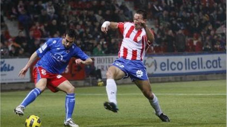 Migue, en una acció del Girona-Numància, té tots els números per recuperar el lloc al lateral esquerre.