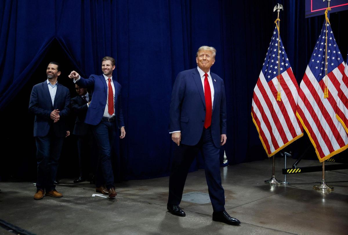 Trump arrasa en los caucus de Iowa