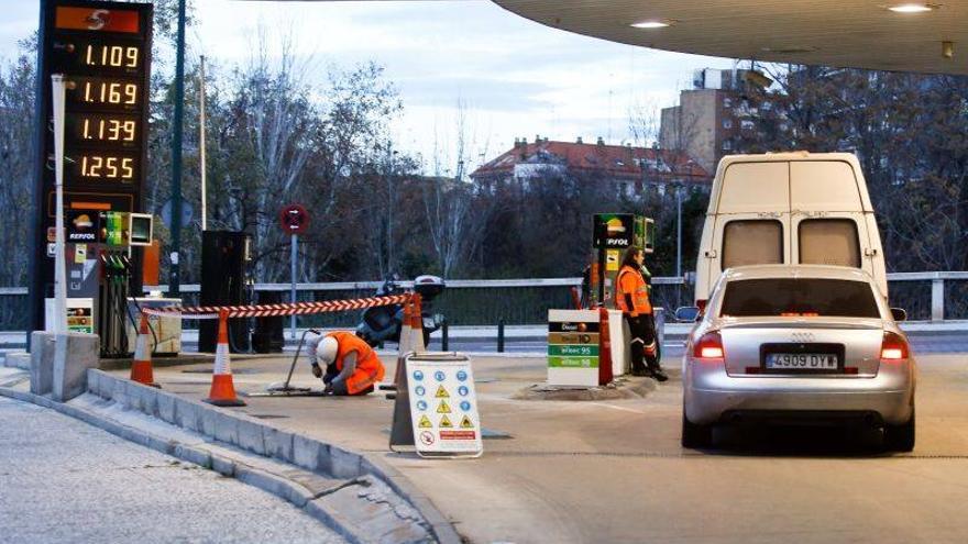 El litro de diésel ya vale menos de un euro en varias gasolineras de Aragón