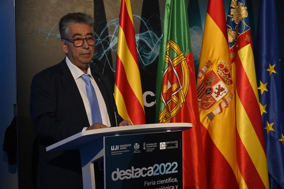 El director de la Cátedra de Innovación Cerámica 'Ciutat de Vila-real', Juan Carda.