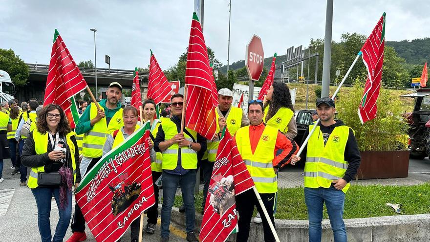 Agricultores zamoranos apoyan el bloqueo de la frontera de España y Francia