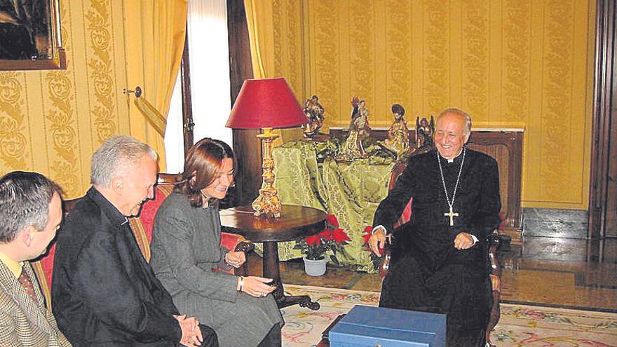 Reunió amb l’arquebisbe García-Gasco (els textos  religiosos són un dels deures pendents de  l’Acadèmia)