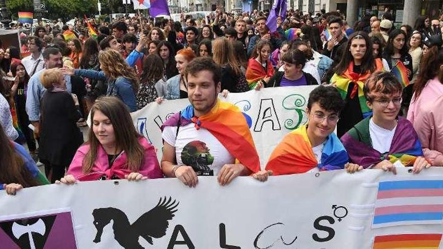Manifestación del Orgullo LGTBI, ayer, en A Coruña. // Víctor Echave