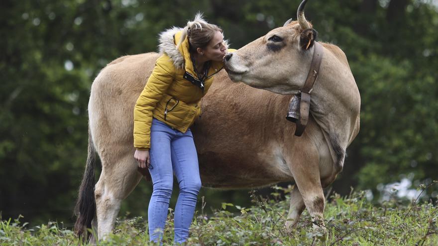 Lucía Velasco, ganadera e influencer rural: &quot;Quiero que la gente vea el trabajo que hay detrás del filete que llega a su mesa&quot;