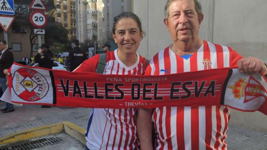 1. Por la izquierda, Cayetana Ortiz, Dolores Moya y José Carlos Ortiz. 2. Por izquierda, Pablo Cil, Miguel Ángel Escudero, Yolanda Felgueroso y Santi Cabero. 3. Paula Guisasola y Roberto García. 4. Por la izquierda, Sebas Jiménez, Imanol Álvarez y Hugo Álvarez. 5. Por la izquierda, Alejandro Monge, Pablo Iglesias y María Gatón. 6. Los pequeños Pelayo y Paula, con sus padres, Laura Rodríguez y Armando García. 7. Por la izquierda, Néstor Ruiz, Christian Martínez y Pablo Tablado. 8. Natalia y Miguel Díez. | Á. C.