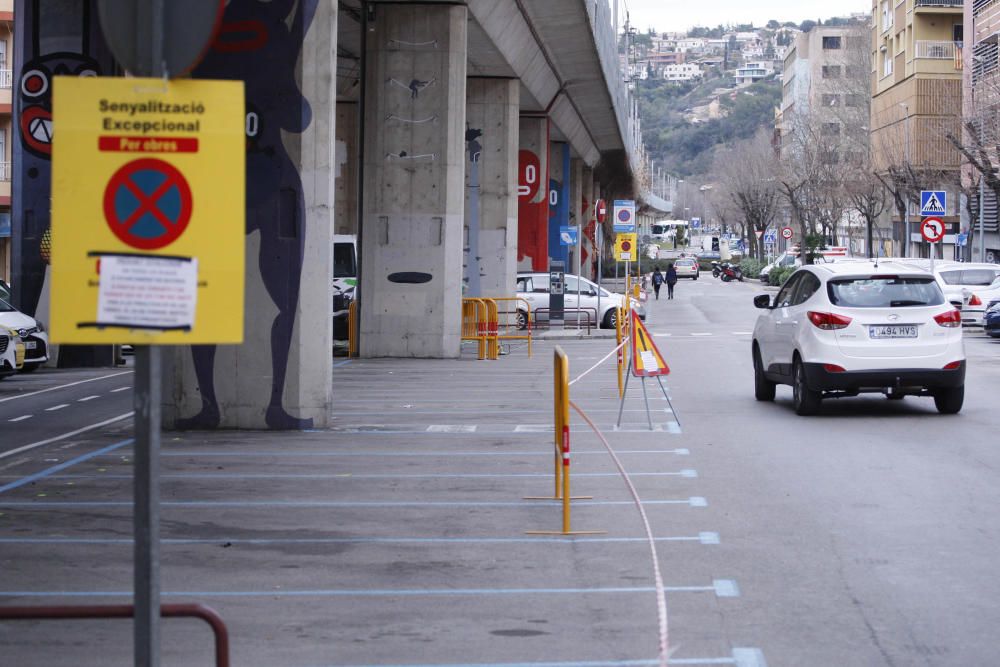 Posen protectors al carril bici de sota el viaducte de Girona