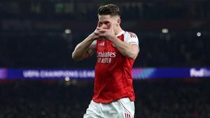 El Arsenal supera al Kairat en un ajustado 3-2