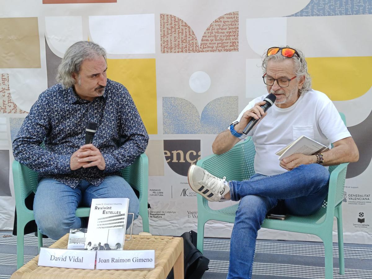 Presentació de 'Revivint Estellés', del periodista de Levante-EMV Joan R. Gimeno, a la Plaça del Llibre de València este cap de setmana.