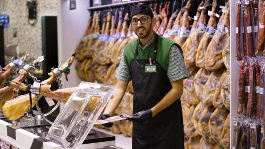 Mercadona destierra el naranja de sus uniformes - Información