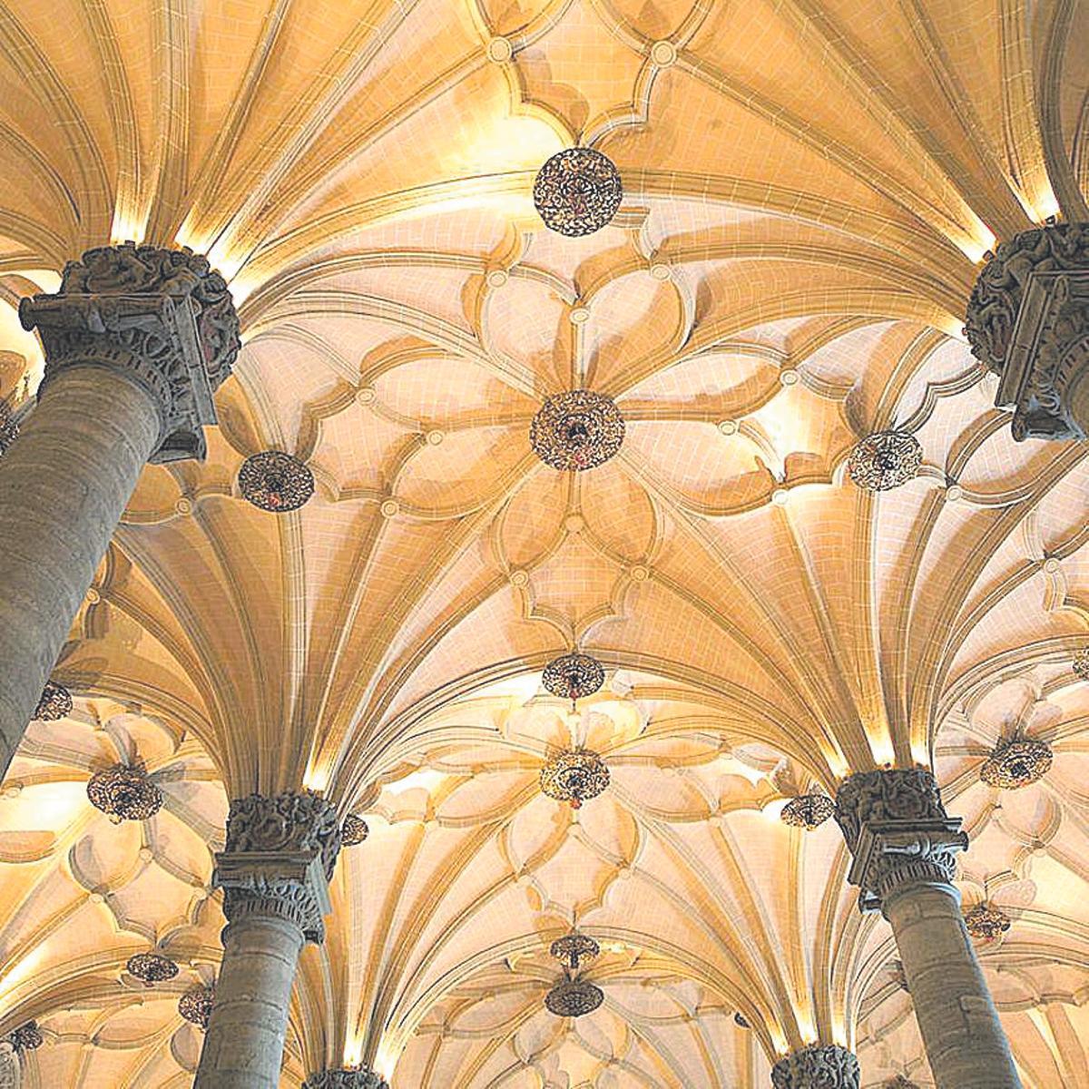 Tracería del interior de la Lonja de Zaragoza