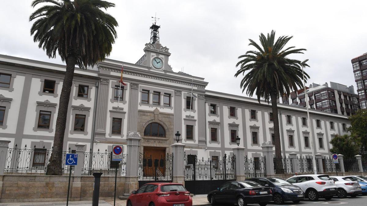 Un tribunal gallego da por primera vez en España la razón a empleada del hogar para que cobre paro.