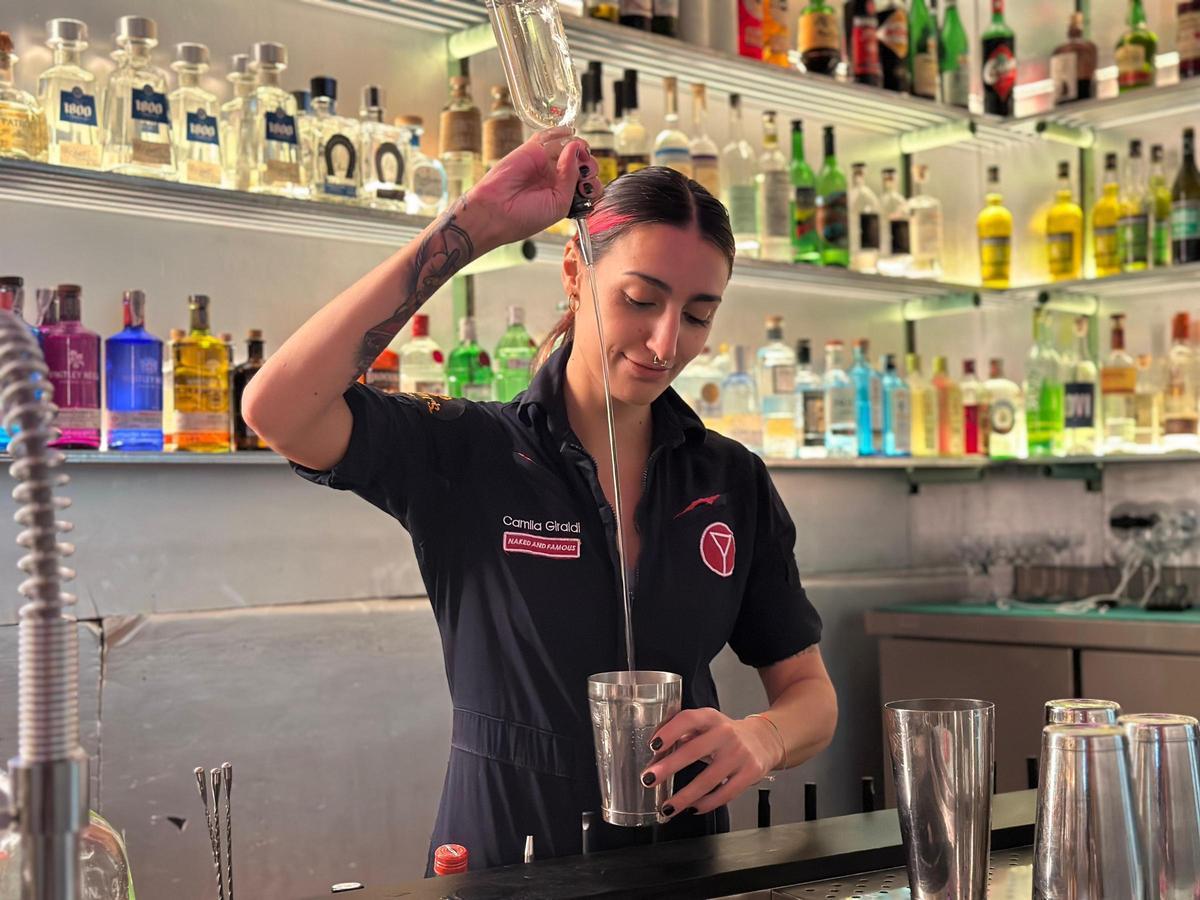 Camila Giraldi, head bartender de la coctelería Naked &amp; Famous de Sevilla