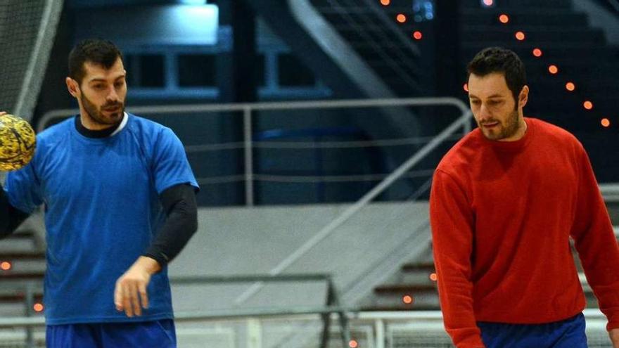 Rial y Amérigo durante un entrenamiento en el Pabellón Municipal. // Rafa Vázquez