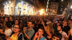 El moviment 15-M anuncia una querella col·lectiva contra Puig pels fets del 27 de maig a la plaça de Catalunya.