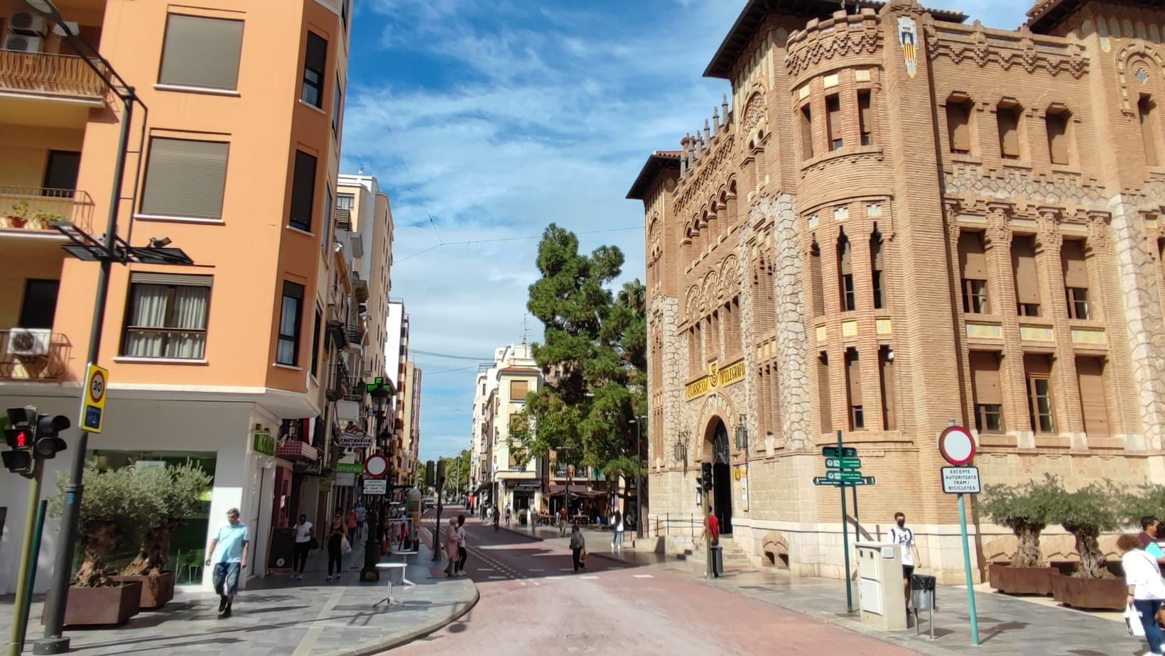 Adiós a más de un siglo de historia del comercio de Castelló