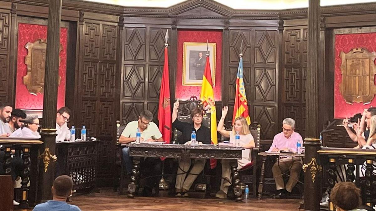 Votación durante el pleno de octubre en Segorbe.