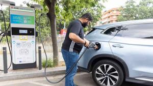 El 30% dels vehicles matriculats aquest any a Catalunya ja són electrificats