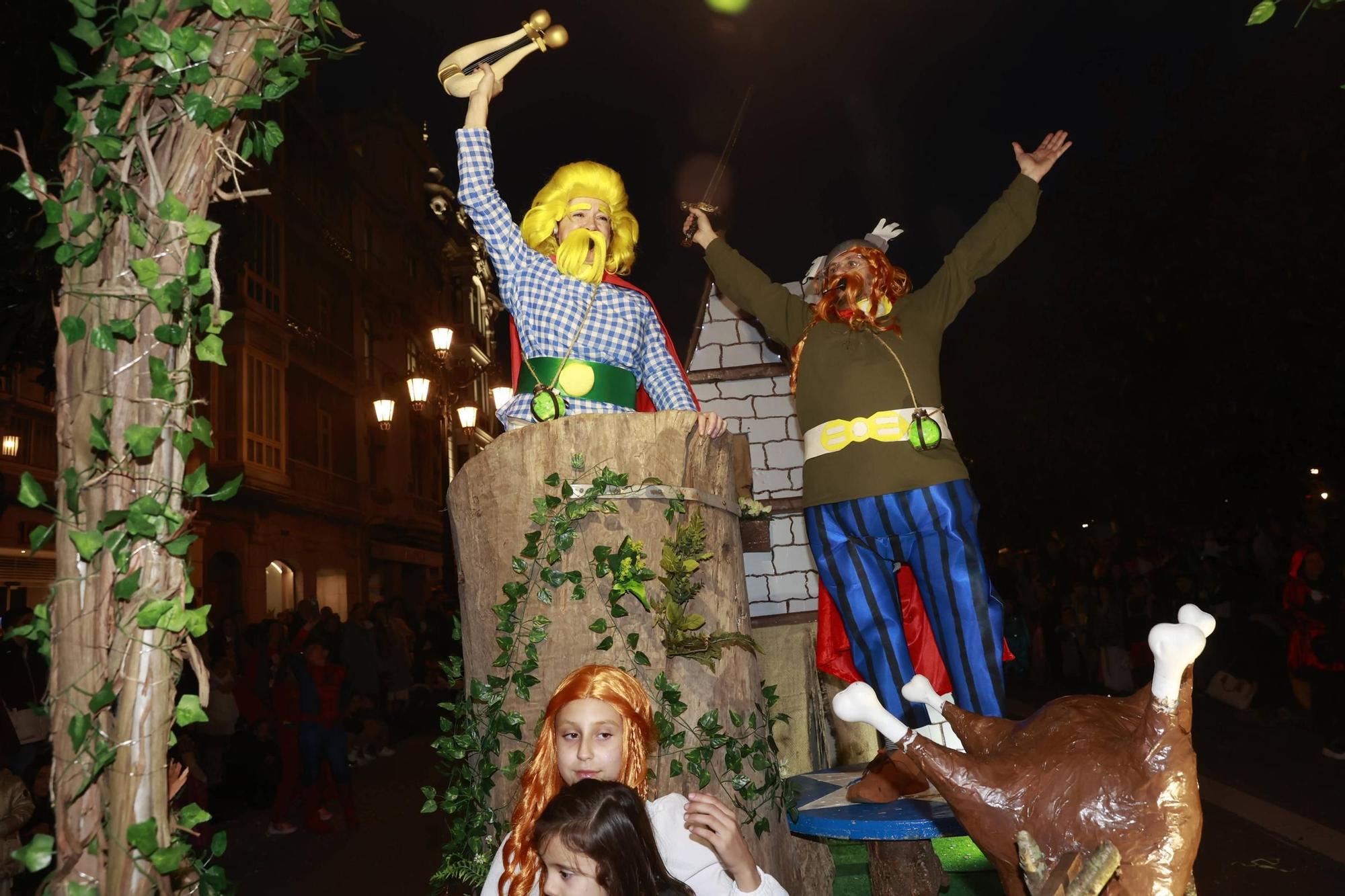 EN IMÁGENES: El Carnaval llena de color y alegría las calles de Oviedo