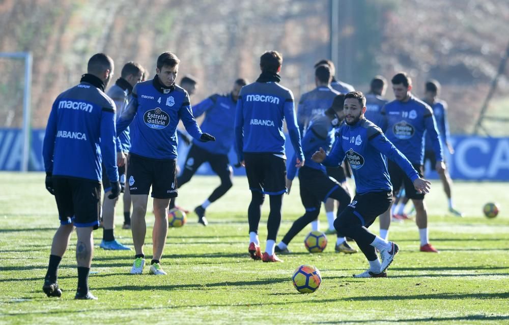 Florin Andone se reincorpora al trabajo junto al resto de sus compañeros después de perderse el partido contra el Barcelona.