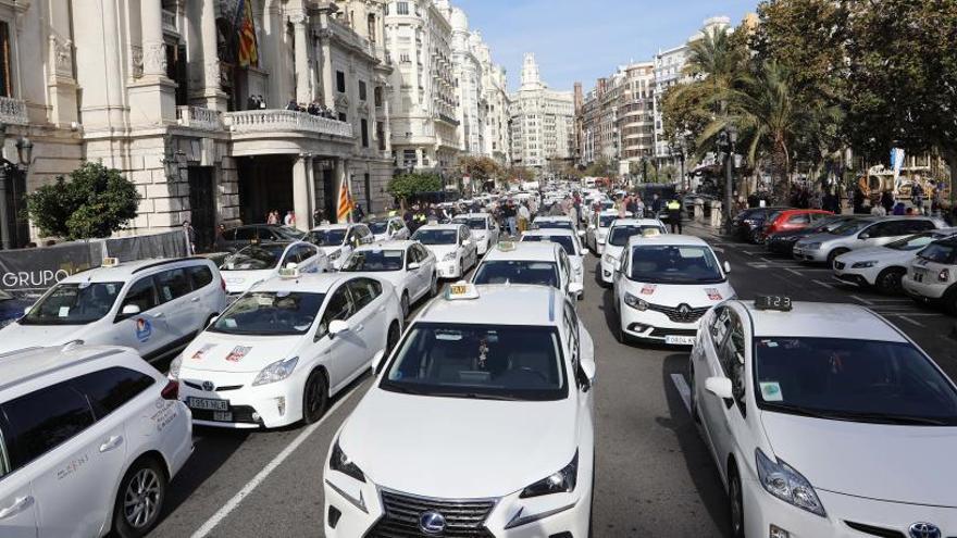 Taxistas valencianos viajarán a Madrid para apoyar a sus compañeros en las protestas