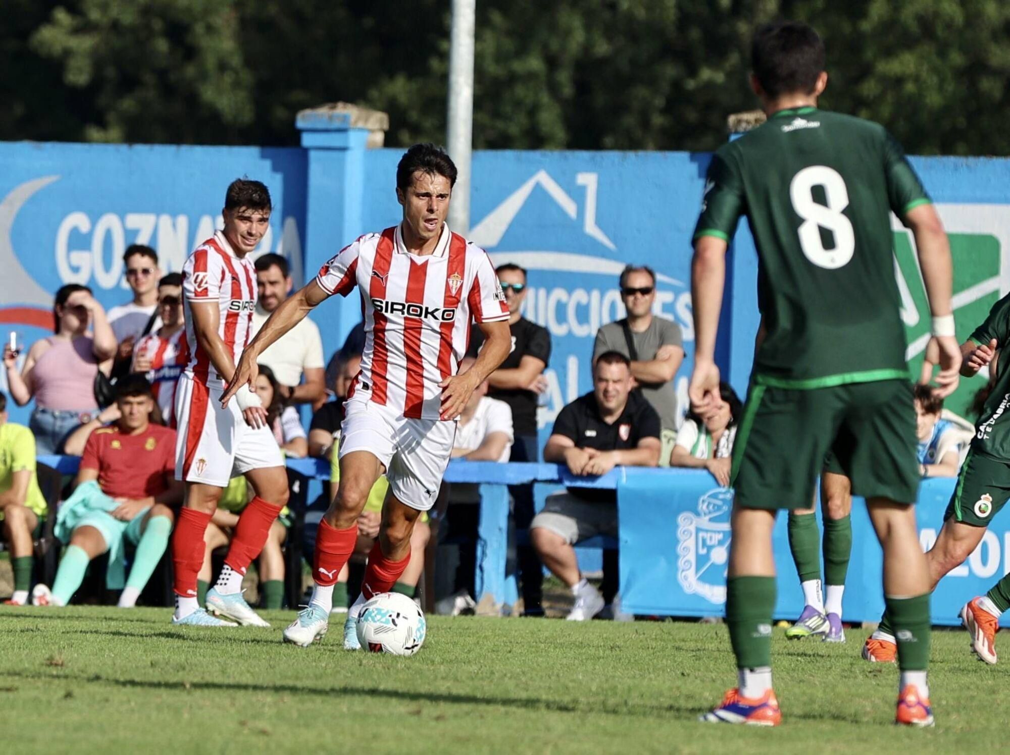EN IMÁGENES: Amistoso de pretemporada en Grado entre Sporting y Racing de Santander